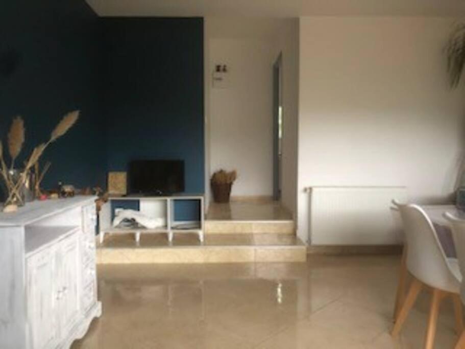 Maison Dans Une Propriete Avec Une Cour Corneilhan 外观 照片