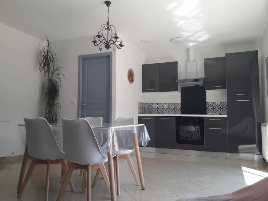 Maison Dans Une Propriete Avec Une Cour Corneilhan 外观 照片